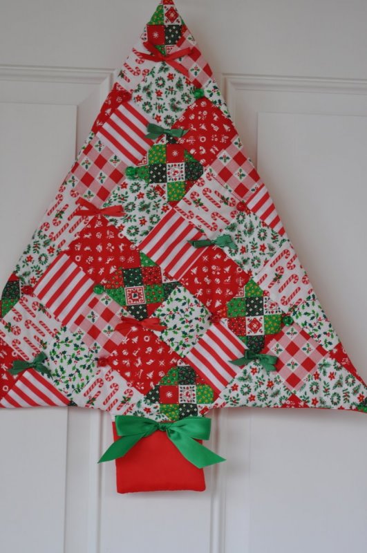 10 Ways To Create A Fabric Wall Hanging Christmas Tree