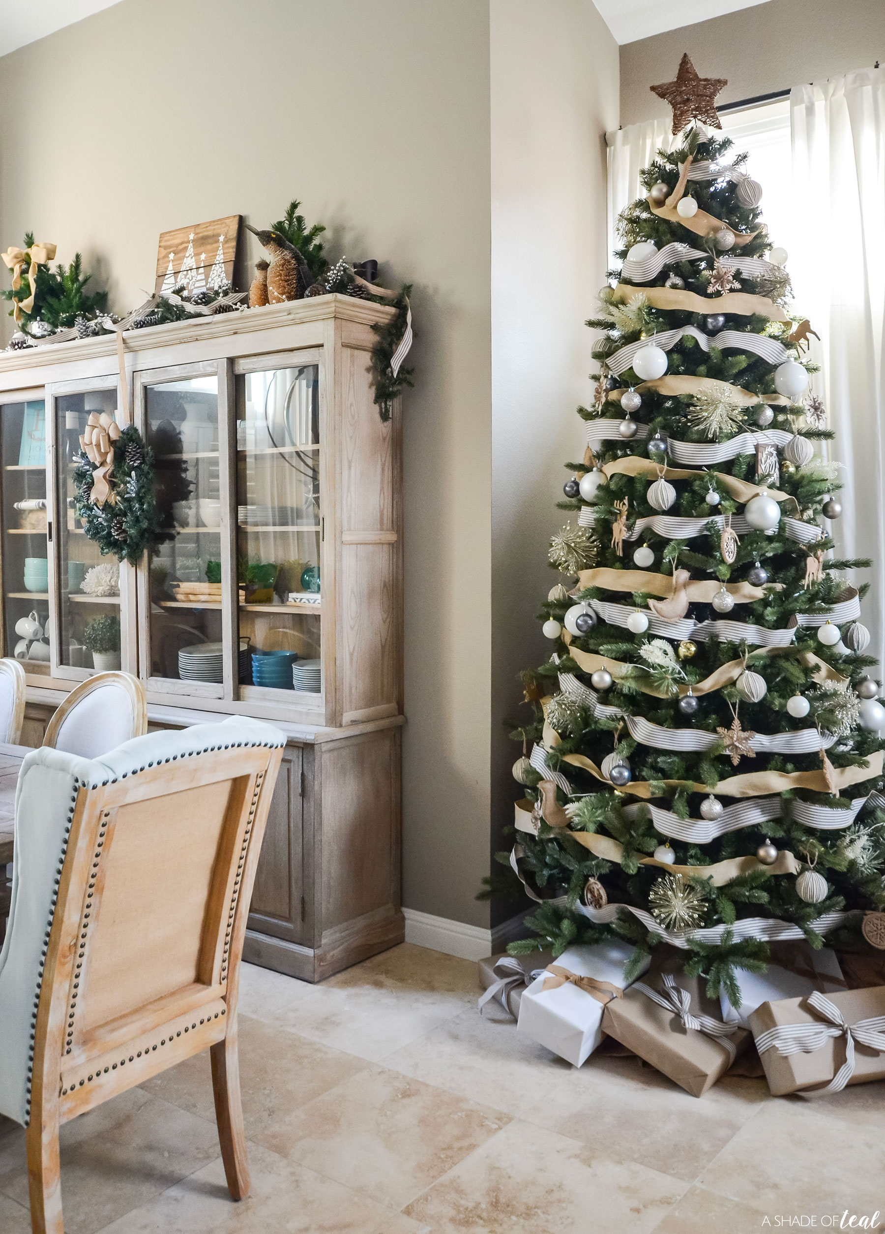 10 Ways To Create A White And Burlap Christmas Tree