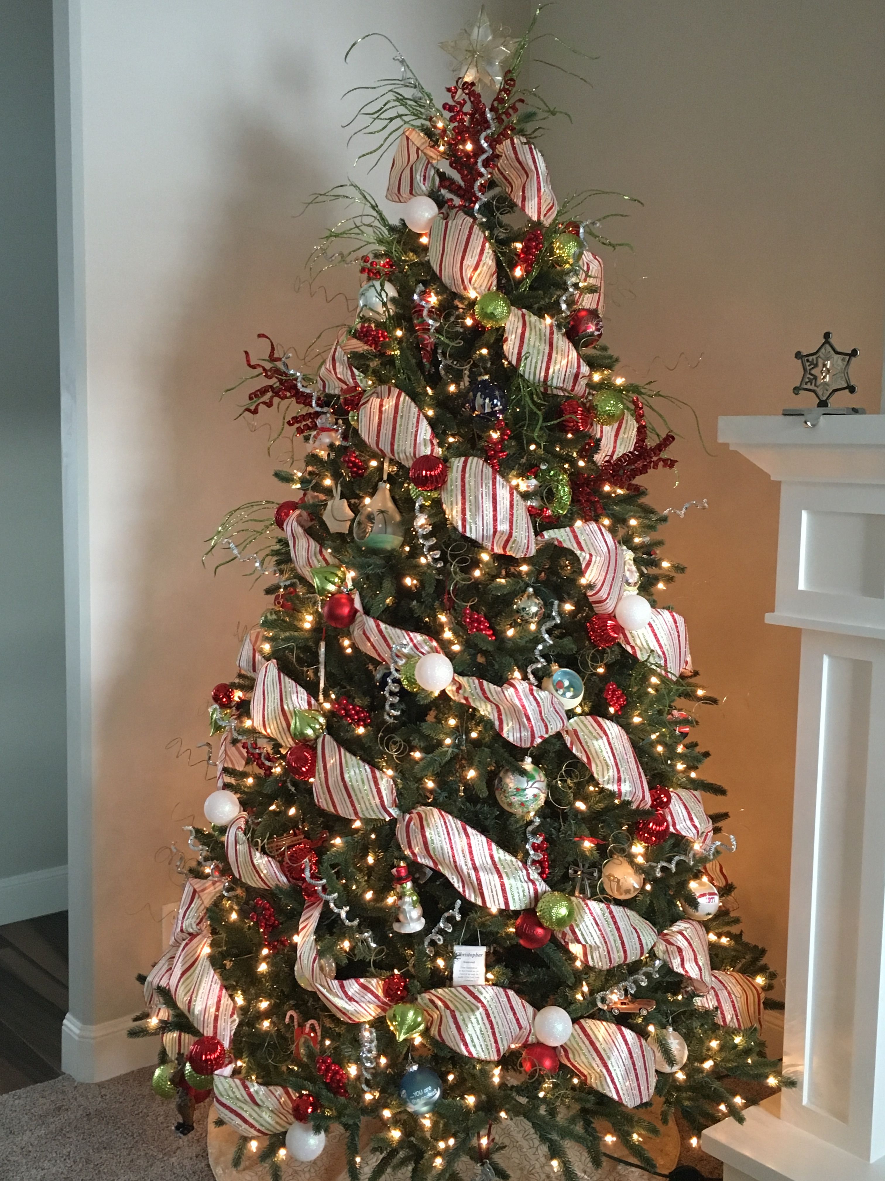 20 Christmas Tree Ribbon Decoration Ideas