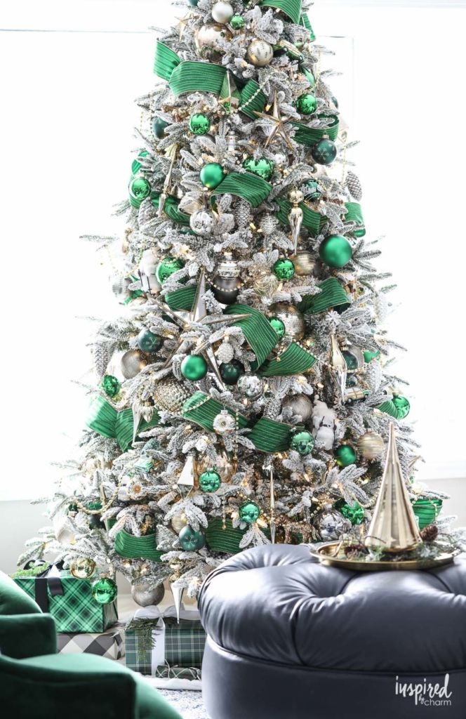 5 Ways To Add Emerald Green To Your Christmas Ornaments