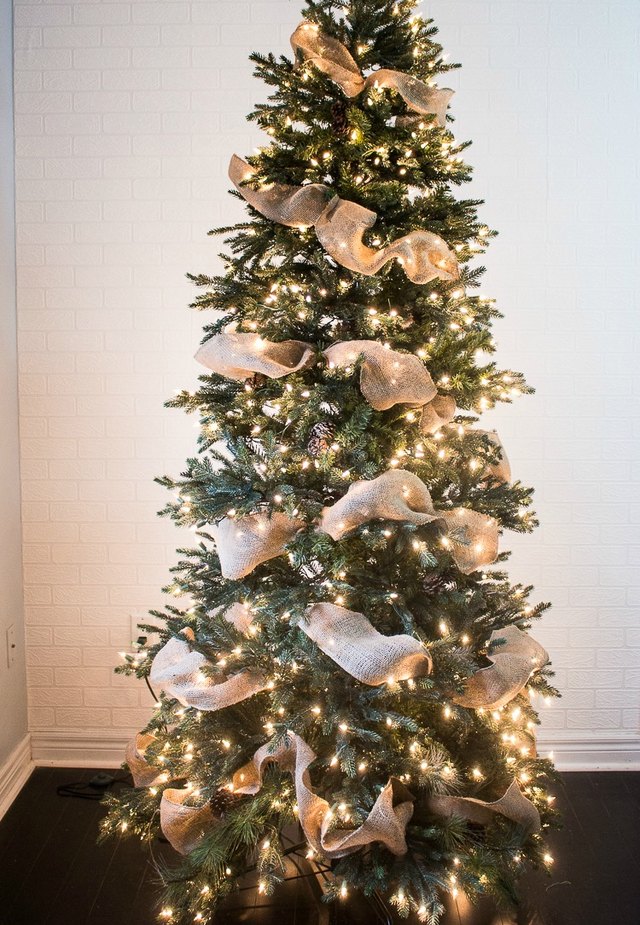 5 Ways To Decorate With Christmas Tree Ribbon Garland