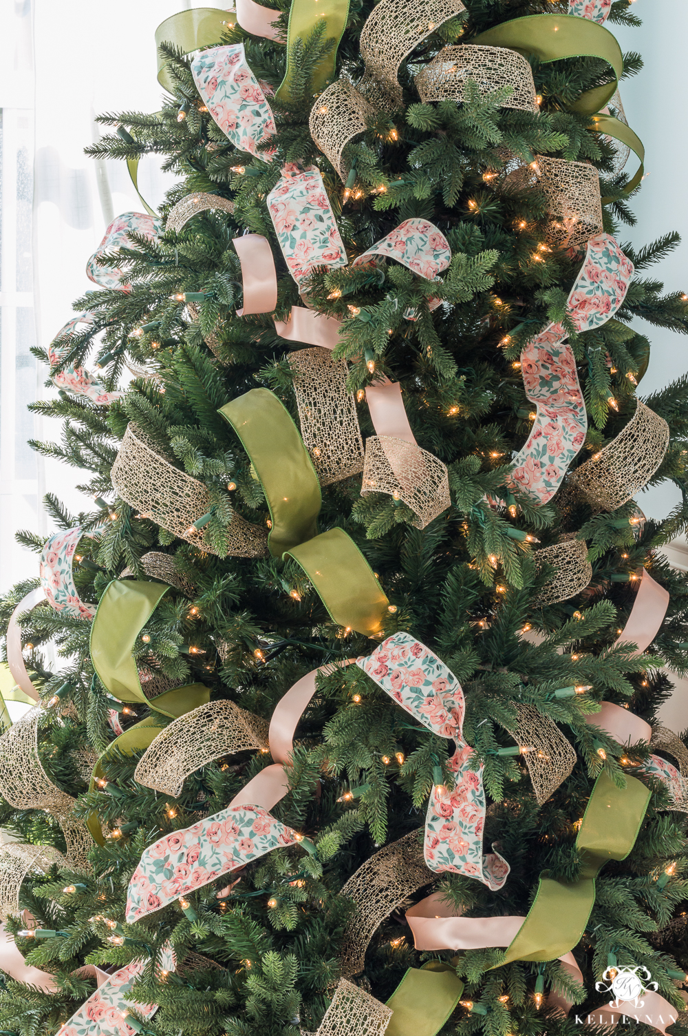 Ways To Decorate A Christmas Tree With Ribbon