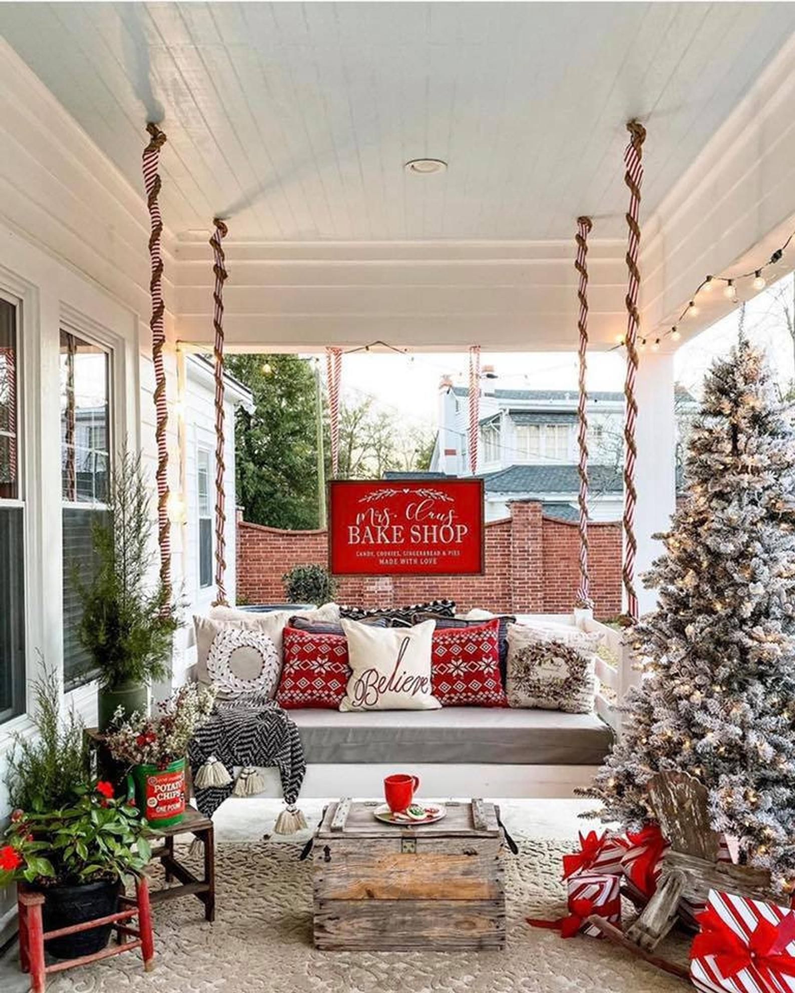 7 Ways To Decorate Your Front Porch Christmas Tree