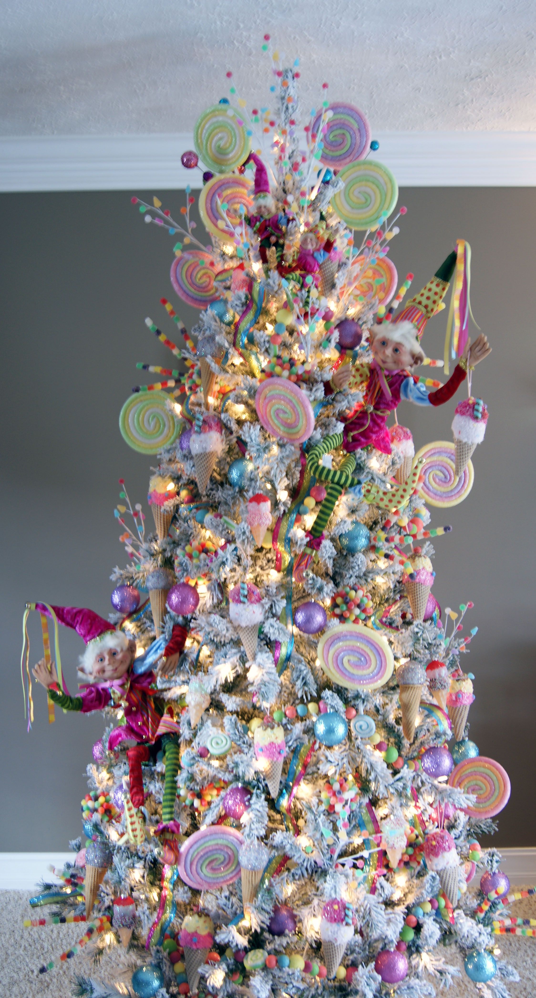 8 Ways To Create A Confections Themed Christmas Tree