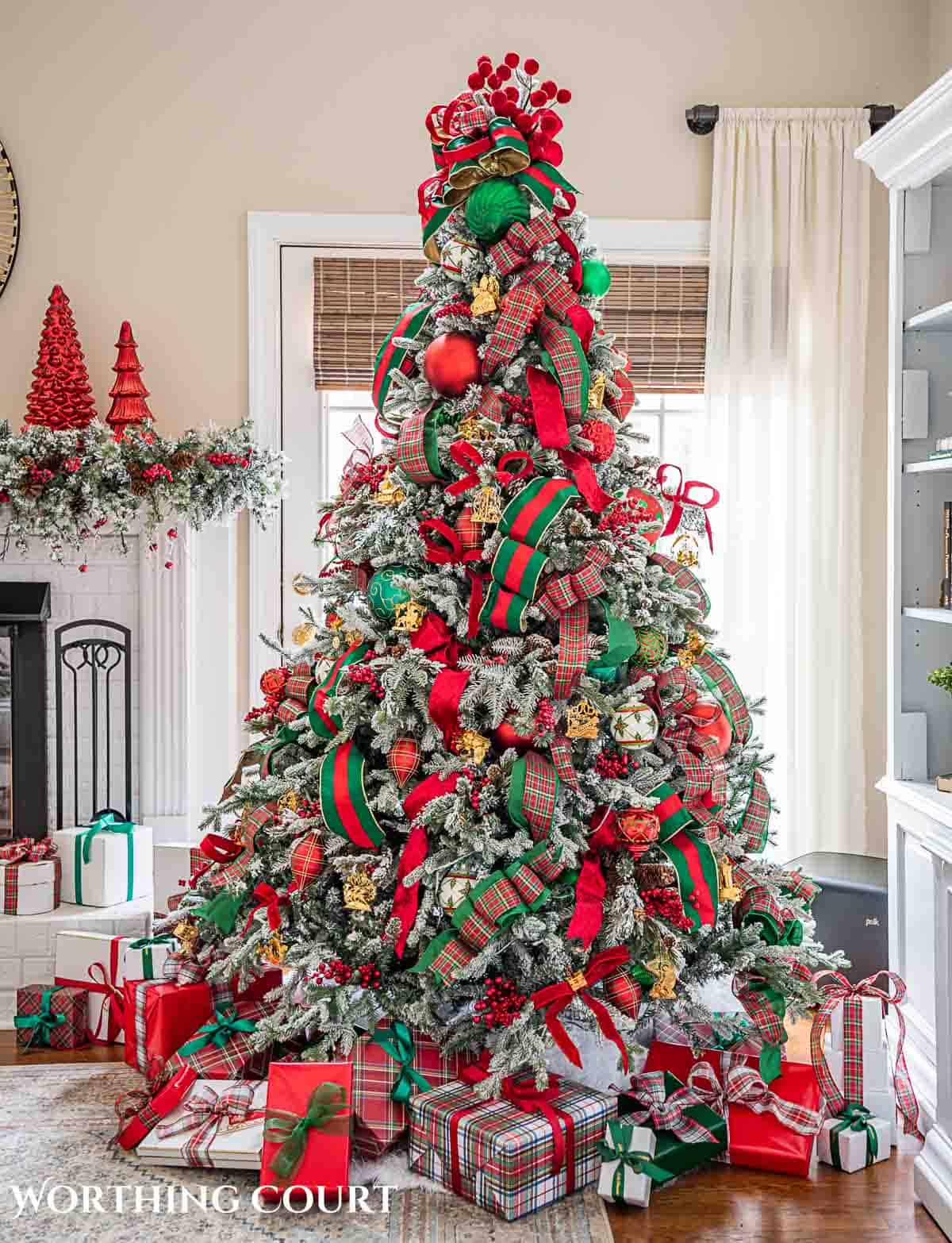 Green And Red Christmas Tree Decorating Ideas